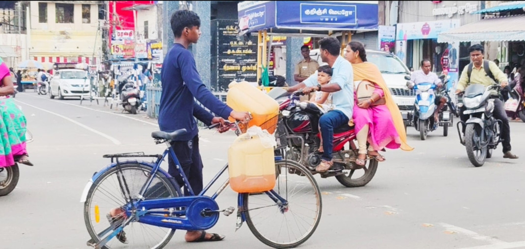 கும்பகோணத்தில் சட்டம் விரோதமாக பெட்ரோல் விற்பனை...!!!