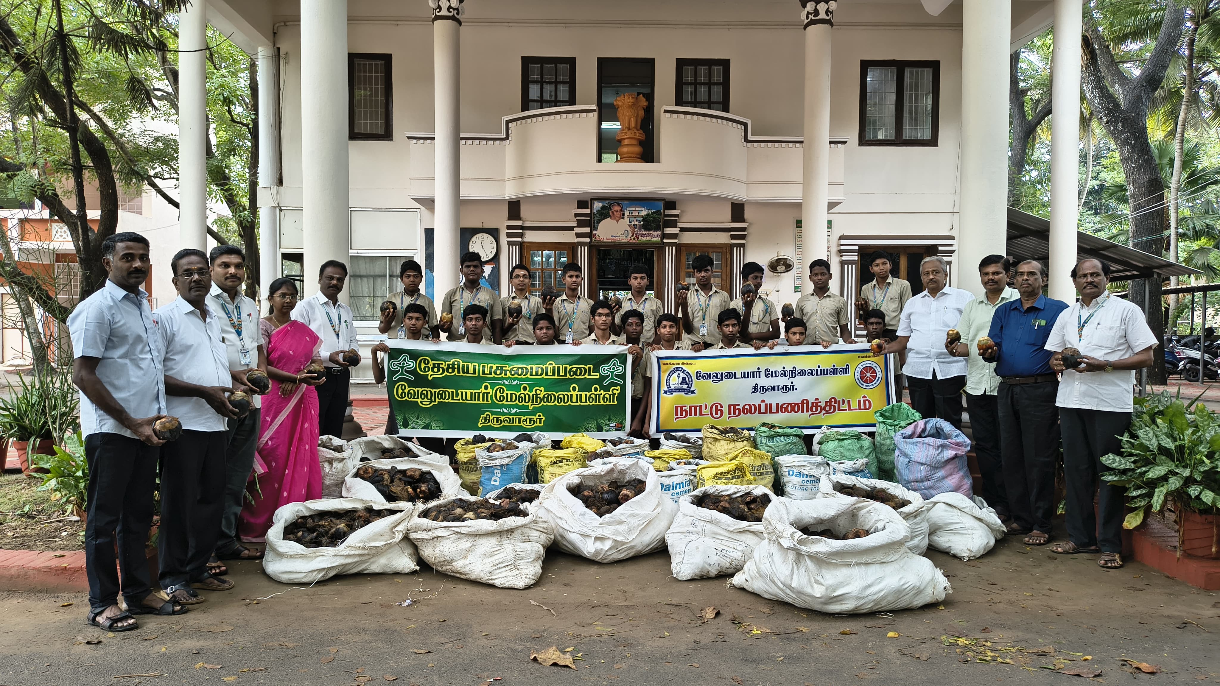 ஒரு கோடி பனை திட்டம்...! 10,000 பனை விதைகள்...! அசத்திய பள்ளி மாணவர்கள்...!