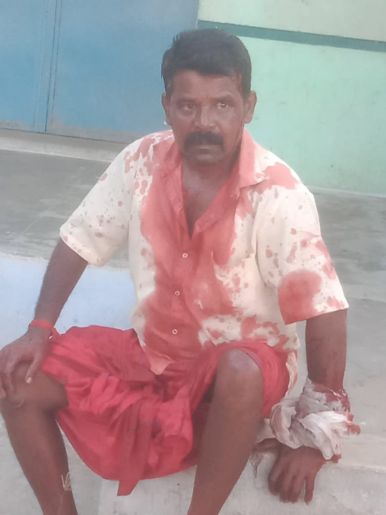 பெரும் பதற்றம்....! ஓட ஓட வெட்டி கொலை...! வாலிபர் மருத்துவமனையில் அனுமதி...! 