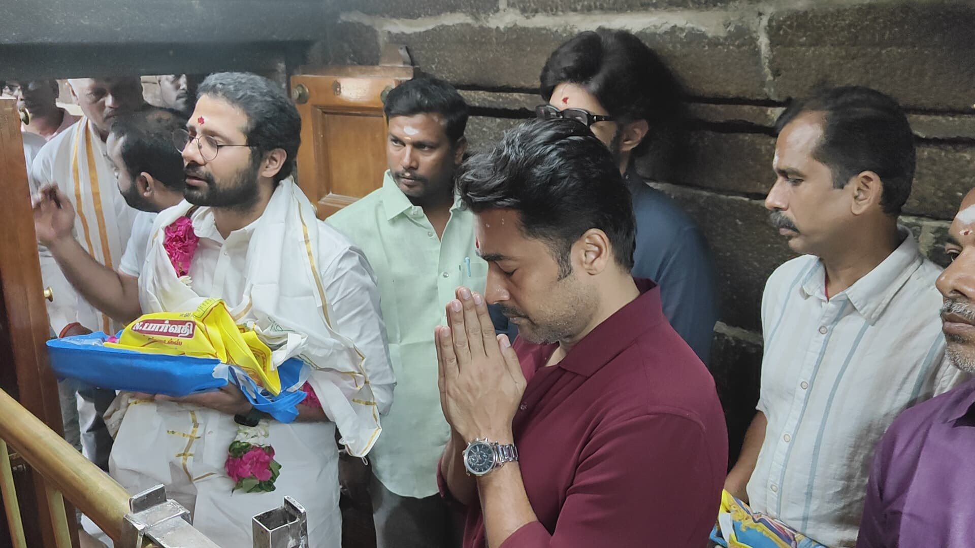 பழநி மலைக்கோயிலில் நடிகர் சூர்யா..! திடீர் விசிட்...!