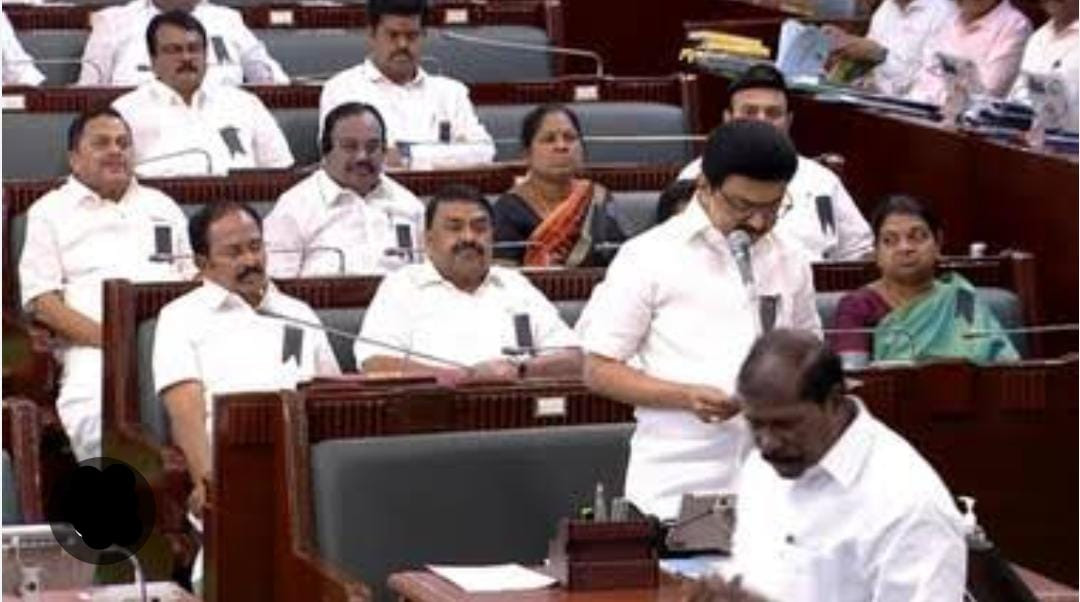 தமிழக சட்டப்பேரவையில் கருப்பு பேட்ச் அணிந்த திமுக :