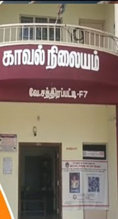 காவலர்கள் மீது தாக்குதல் நடத்தியதாக முகமூடி கும்பல்...! பெரும் அதிர்ச்சி சம்பவம்..!