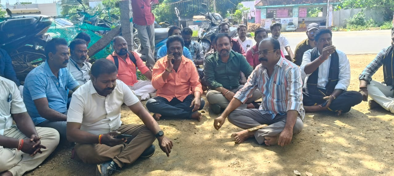 திண்டுக்கல்லில் பரபரப்பு...! பத்திரிகையாளர்கள் மீது கொலைவெறித் தாக்குதல்...! ஆர்ப்பாட்டம்....!