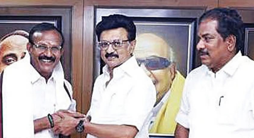 அதிமுகவிற்கு அதிர்ச்சி...! அதிருப்தியில் முன்னாள் எம்.எல்.ஏ. கே.தமிழரசன்...! திமுகவில் ஐக்கியம்..!