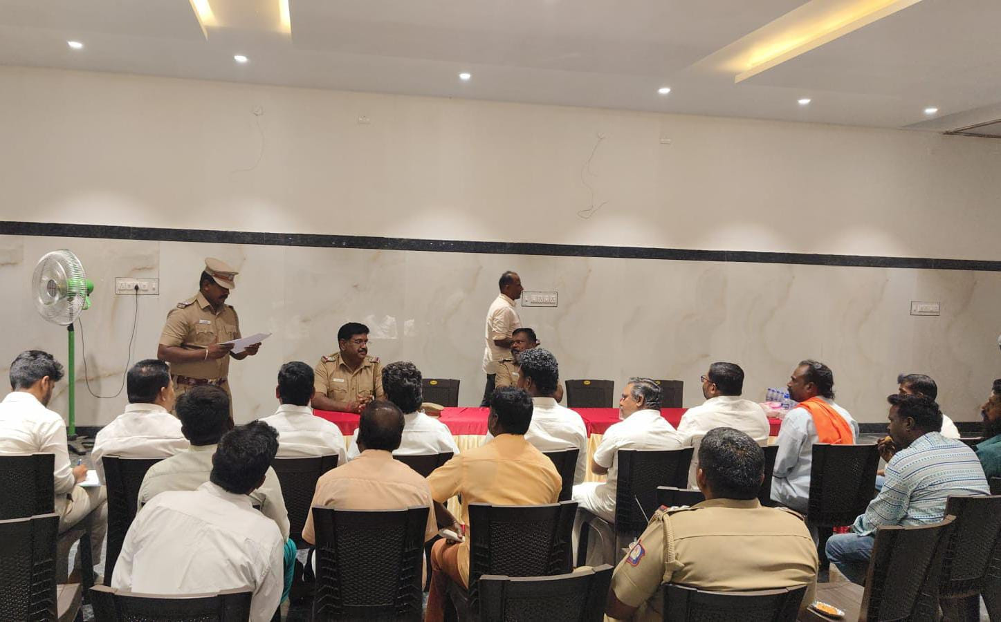 இந்து அமைப்பினருடன்...! காவல்துறை முக்கிய ஆலோசனை...!