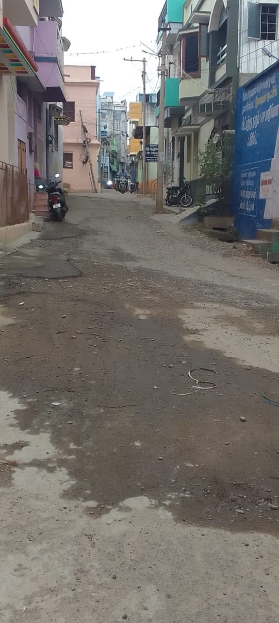 குண்டும் குழியுமாக இருக்கும் சாலை...! மக்கள் அவதி...!