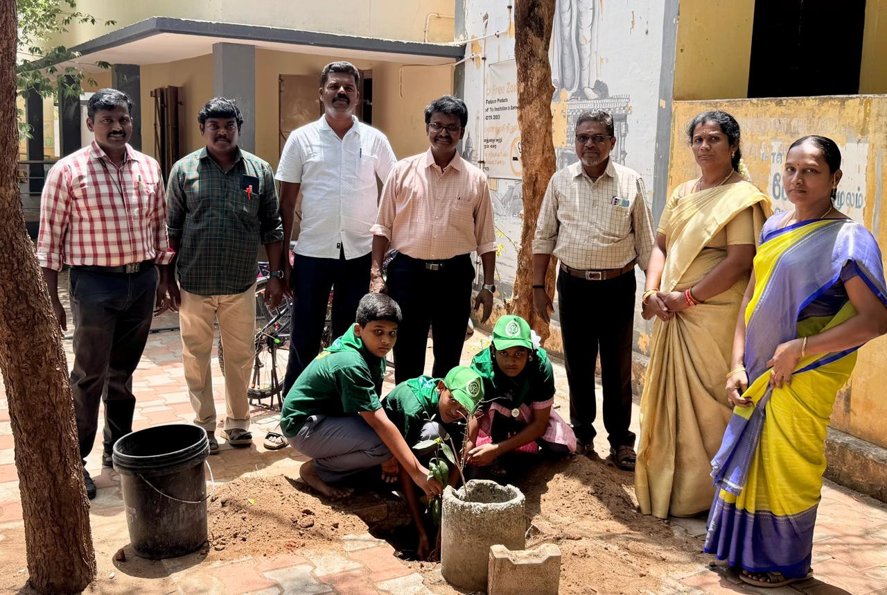 உலக சுற்றுச்சூழல் தினம்...! மாணவர்களின் புதிய முயற்சி..! குவியும் பாராட்டுக்கள்...!
