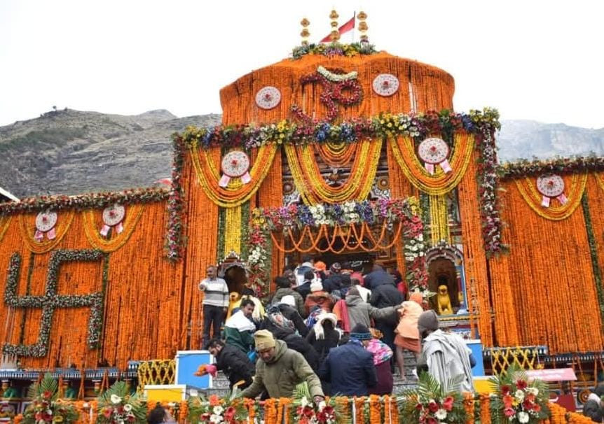 கோயில் பக்தர்களுக்காக திறக்கப்பட்டது...! ராணுவ இசை முழங்க வரவேற்பு...!