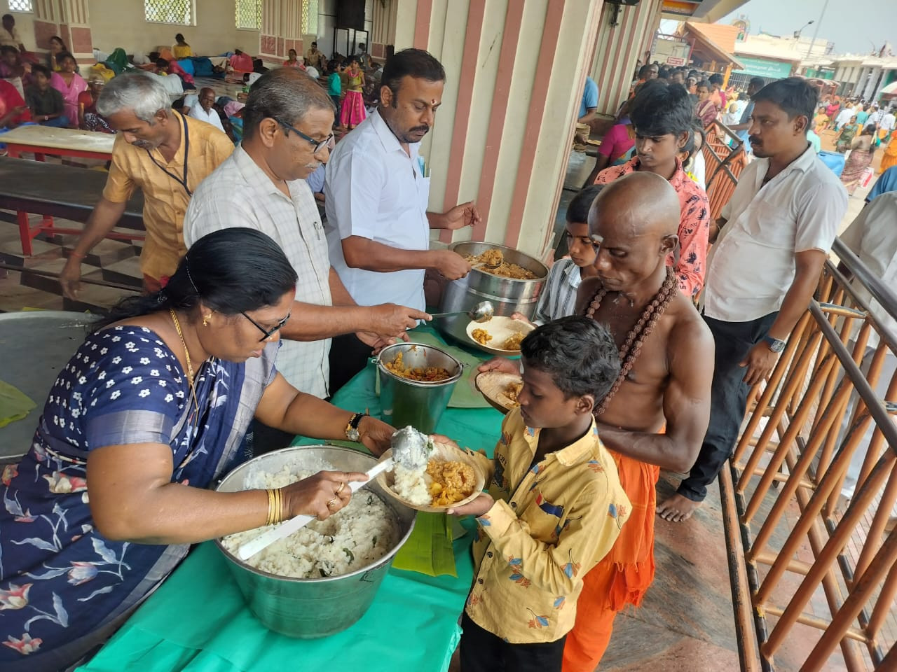 சிறப்பு அன்னதானம்...! மிஸ் பண்ணாம சாப்பிட்டு வாங்க...! "எந்த" கோவில் தெரியுமா...?