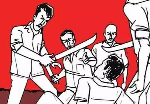 பெண் உள்பட இருவருக்கு  அரிவாள் வெட்டு..! பொதுமக்கள் அதிர்ச்சி..!