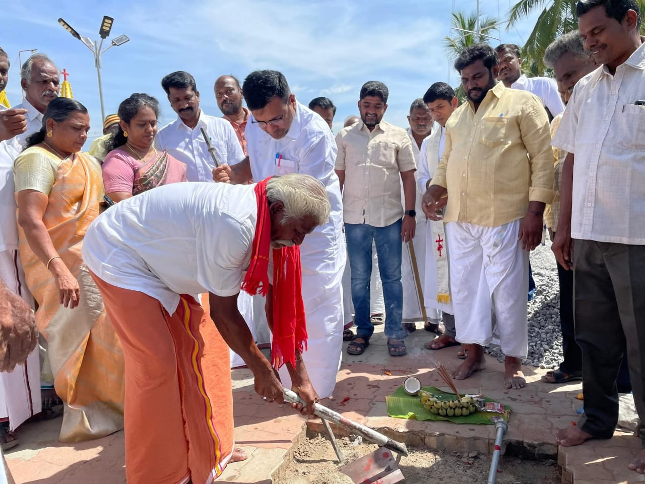 உயர்கோபுர மின் விளக்கு...! எம்பி துவக்கி வைத்தார்..! மக்கள் வரவேற்பு...!