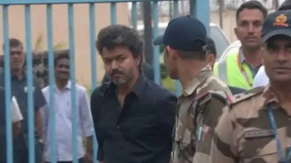 டெல்லியில் தவெக தலைவர் விஜயிடம்...! 5 மணி நேர சிபிஐ விசாரணை...!