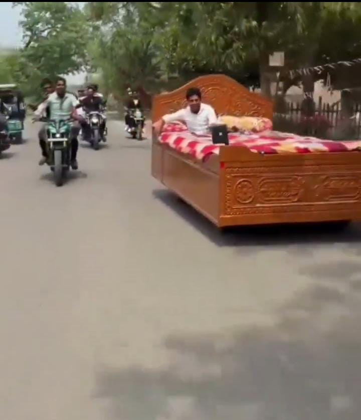 சாலையில் இயக்கிய விசித்திர கார்...! போலீஸ் அதிரடி கைது....!