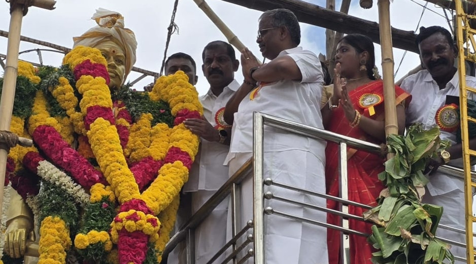 மதுரையில் அனைத்திந்திய முதலியார் பிள்ளைமார் சங்கம் சார்பில் வ.உ.சி., சிலைக்கு மரியாதை 