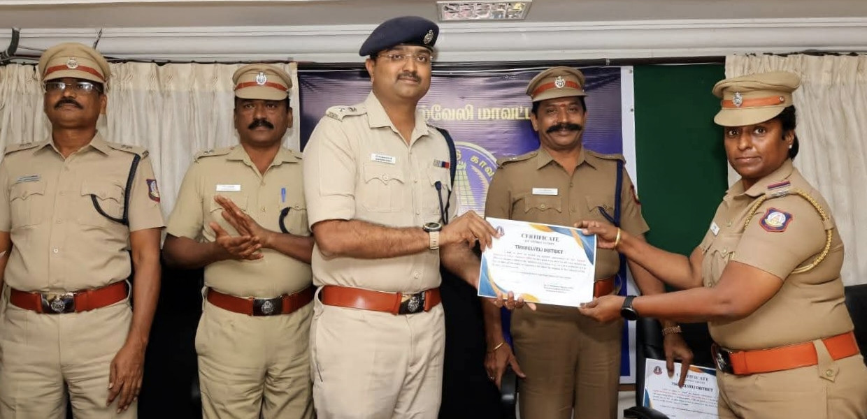 மாதாந்திர ஆய்வு கூட்டம் சிறப்பாக பணியாற்றிய காவலர்களுக்கு பாராட்டு....!!!!