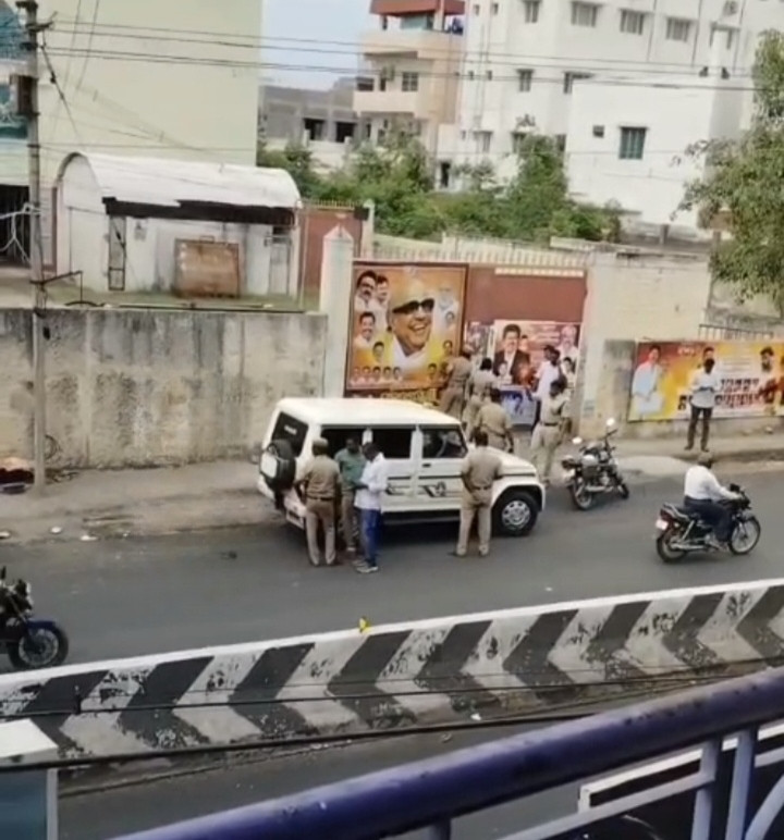 திடீர் பரபரப்பு...! தவெக, திமுக கடும் மோதல்....! போலீஸ் தீவிர விசாரணை...!