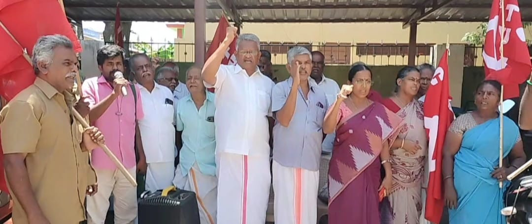 தேனியில் பரபரப்பு...!! பணி ஓய்வூதியப் பலன் தருவதில் லஞ்சமா...???