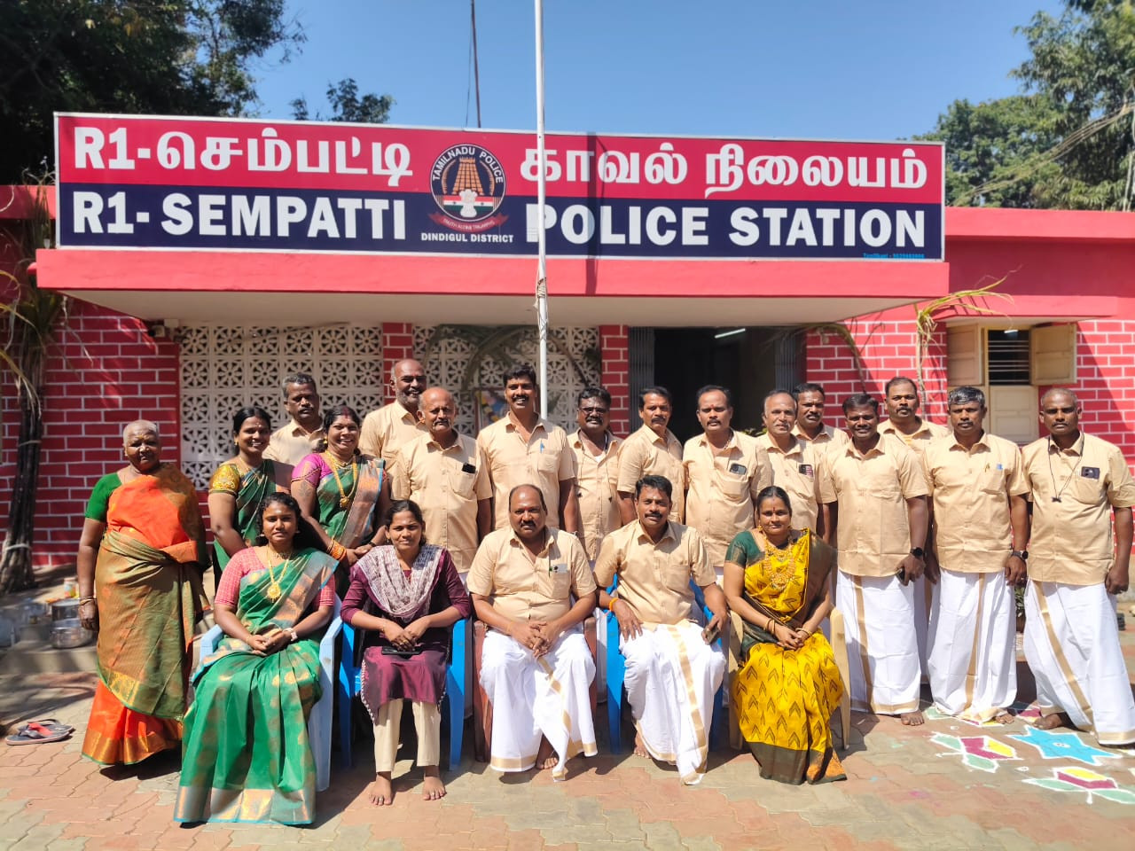 சமத்துவ பொங்கல்..! முன்னாள் நீதிபதி..! காவலர்கள் உற்சாக கொண்டாட்டம்..!