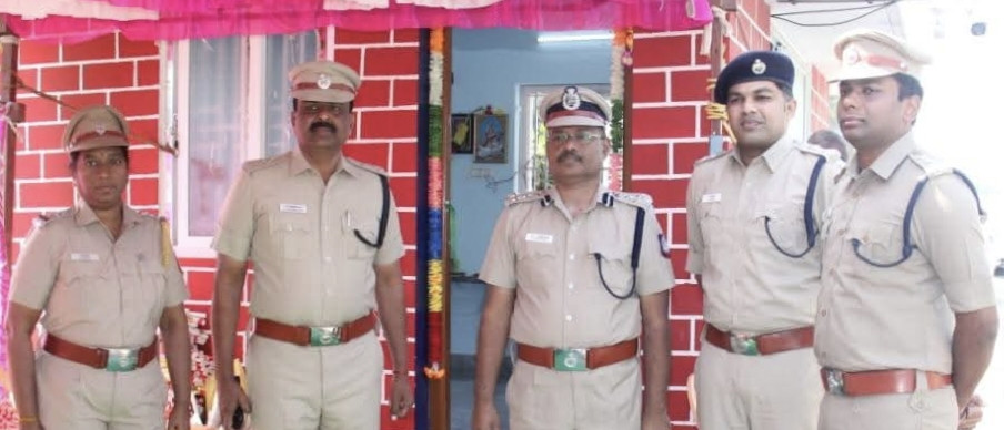 பாதயாத்திரை பக்தர்களுக்காக புற காவல் நிலையம் அமைக்கப்பட்டு பிஸ்கட் மற்றும் வலி நிவாரண மாத்திரைகள் வழங்கல்....!!!