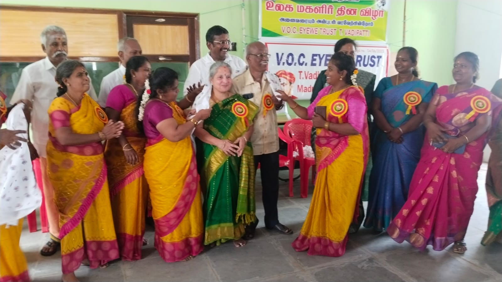 பெண்களுக்கு பரிசளிப்பு விழா..! உற்சாக வரவேற்பு..! எங்கு தெரியுமா..?