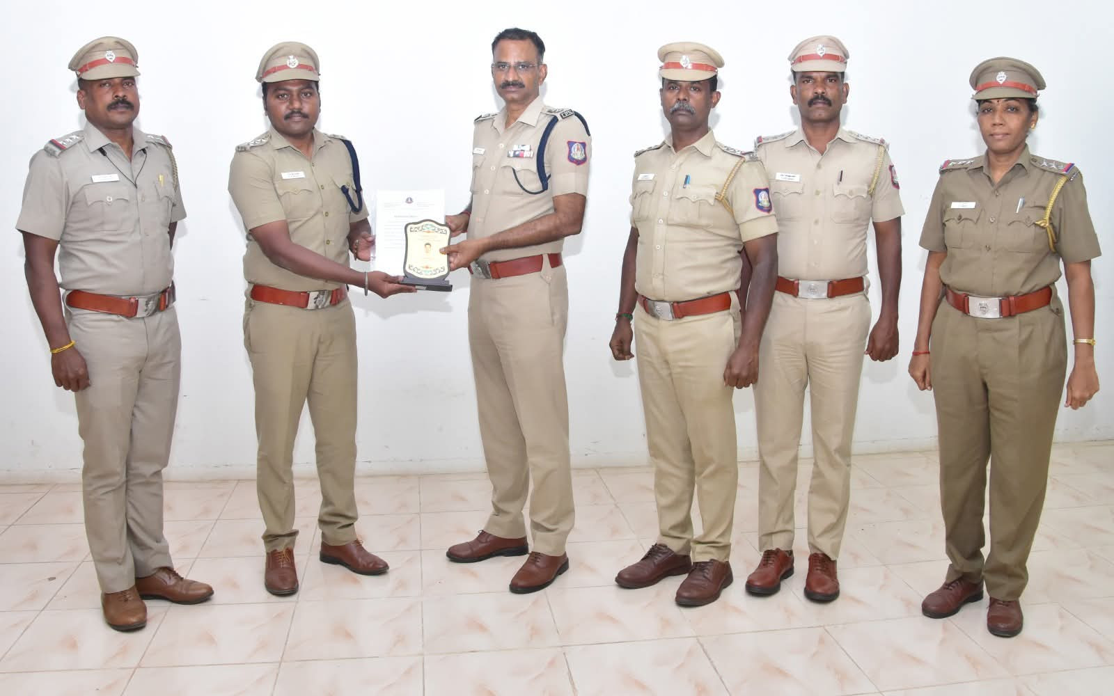 நிலுவையில் உள்ள வழக்குகளை விரைந்து முடிக்க வேண்டும். எஸ் பி அறிவுரை...!!!