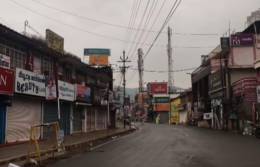 திடீர் கடையடைப்பு...! உணவகங்கள் இன்றி பரிதவிப்பு...! எங்கு தெரியுமா...?