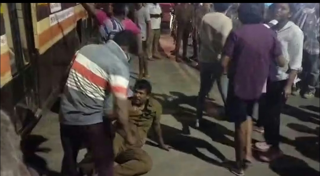 மர்மநபர் மாணவிக்கு பாலியல் தொல்லை..! பேருந்து ஊழியர்களுக்கு...! சரமாரியாக தாக்குதல்...!