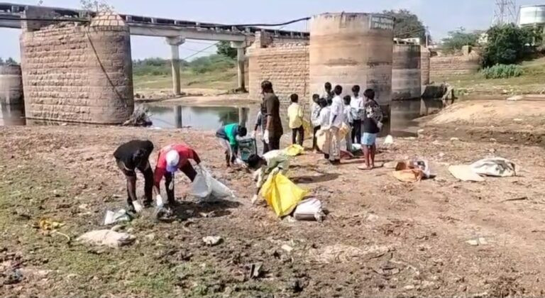 பிளாஸ்டிக் கழிவுகள் அகற்றம்..! தன்னார்வலர்கள் அசத்தல்...!