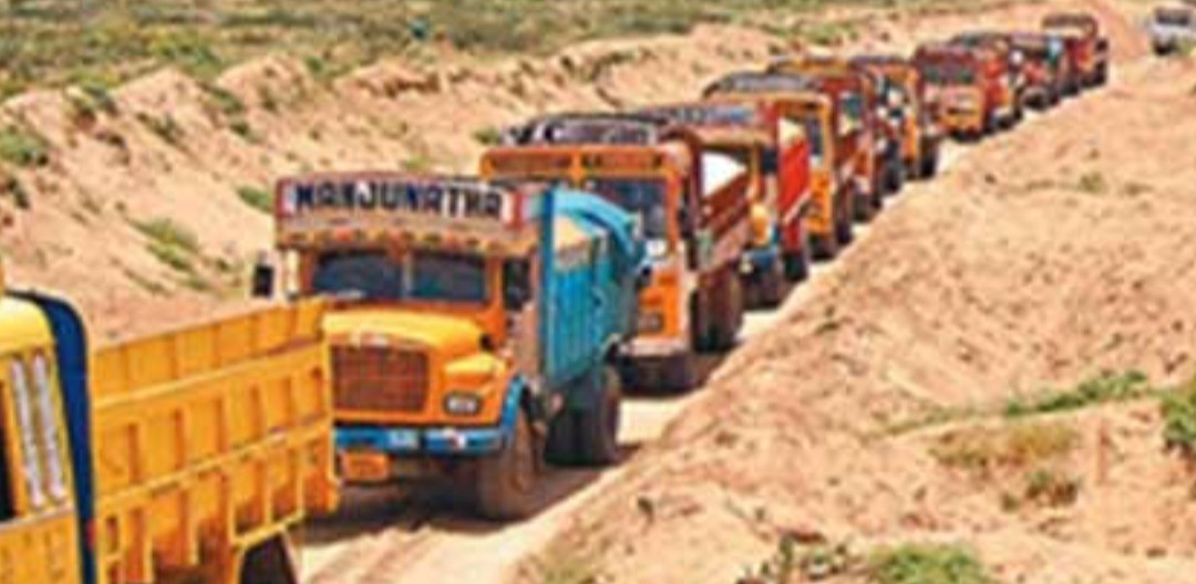 மணல் லாரி உரிமையாளர்கள் சங்க நிர்வாகிகள் நாளை கலெக்டரிடம் மனு கொடுக்க உள்ளனர்...!!?