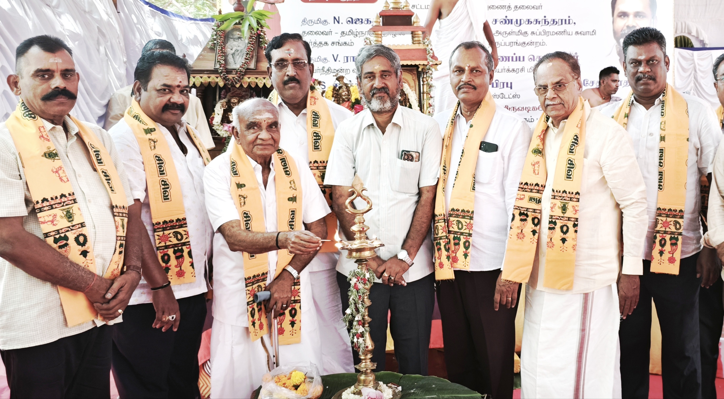 மதுரை அழகர்கோவில் பொய்கைக்கரைப்பட்டியில் காஞ்சி மஹா பெரியவர் கோயில் கட்டுமானப் பணிகள் தொடக்கம்