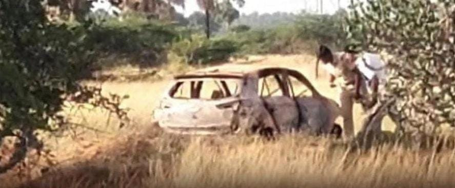 எரிந்து காரில் சடலங்கள் அதிர்ச்சி !  ஒரே குடும்பத்தைச் சேர்ந்த 4 பேர் பலியான சோகம் !! 