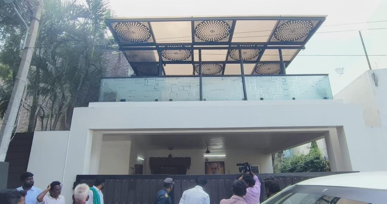 திண்டுக்கல்லில் பரபரப்பு....! அமைச்சர் மகள் வீட்டில் ஜிஎஸ்டி நுண்ணறிவுப் பிரிவு சோதனை...! 