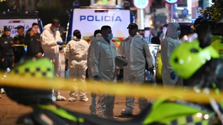 அதிபர் வேட்பாளர் மீது துப்பாக்கிச்சூடு..!  உயிருக்கு ஆபத்தான நிலையில் சிகிச்சை...!