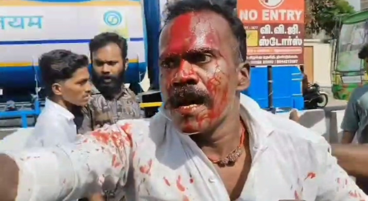 கம்யூனிஸ்ட் - இந்து முன்னணி இடையே மோதல்...! இரு இடங்களில் சாலை மறியல்...! பெரும் பரபரப்பு...!