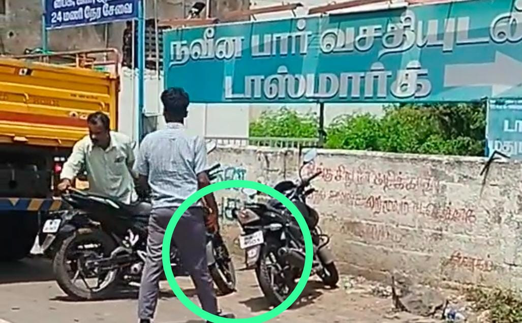 பள்ளி திறந்த நாளிலே, பள்ளிச் சீருடையில் மதுபான கடையில் மது வாங்கிய அதிர்ச்சி வீடியோ வெளியாகி பரபரப்பு.! 