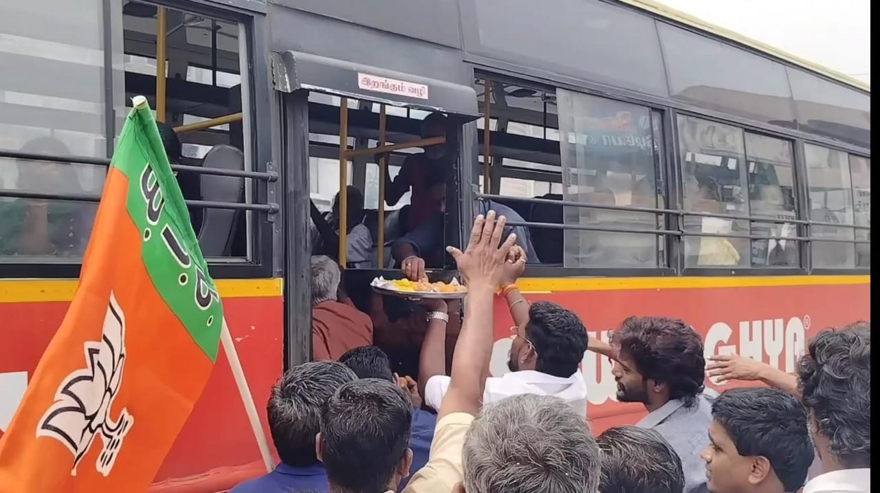 தேனியில் பாஜக வெற்றி கொண்டாட்டம்...!!!!