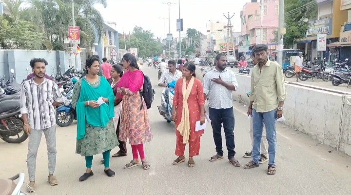 குரூப்-4 தேர்வு...! மாணவர்கள் மறியல்..! பெரும் பரபரப்பு..!