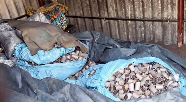 வெடிபொருட்கள் பதுக்கல்- அதிர்ச்சி ! மர்ம நபர்களுக்கு போலீஸ் வேலை  !!