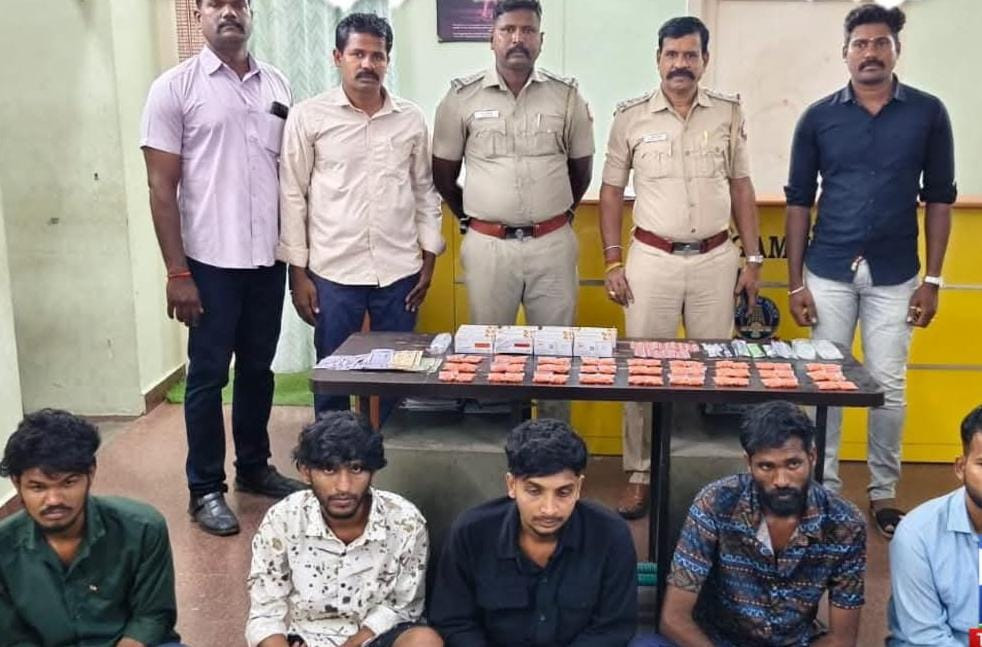 திருச்சியில் அதிர்ச்சி...! 5 பேர் கைது...! ரூ.1.62 லட்சம் மாத்திரைகள் பறிமுதல்...!