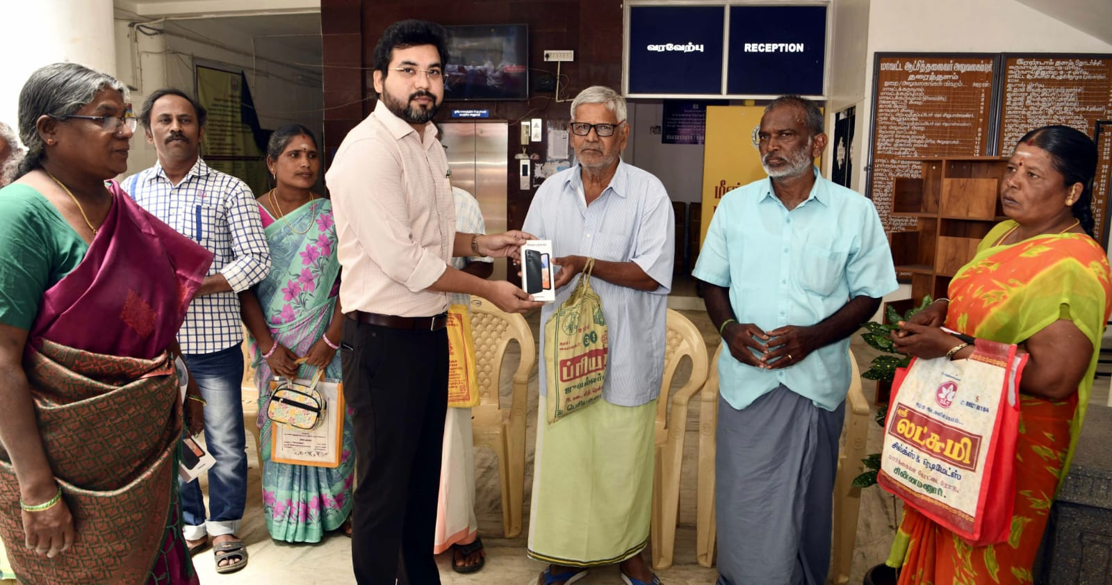 தேனியில் கலெக்டர் தலைமையில்மக்கள் குறை தீர்க்கும் நாள் கூட்டம்......!!!!!