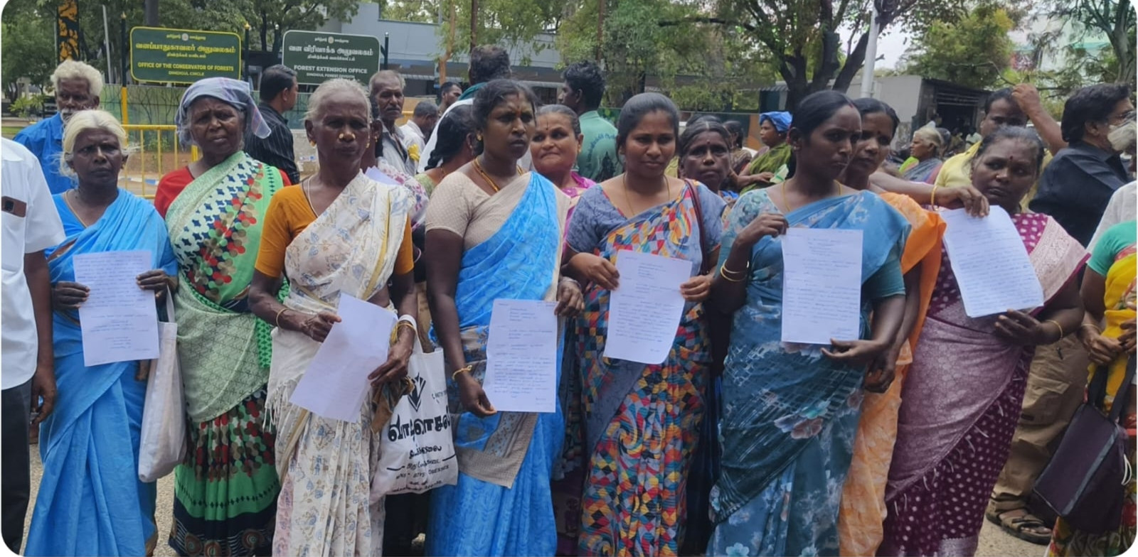 24 மணி நேரமும் சட்டவிரோத விற்பனை...! கலெக்டர் அலுவலகத்தில் திரண்ட மக்கள்....!