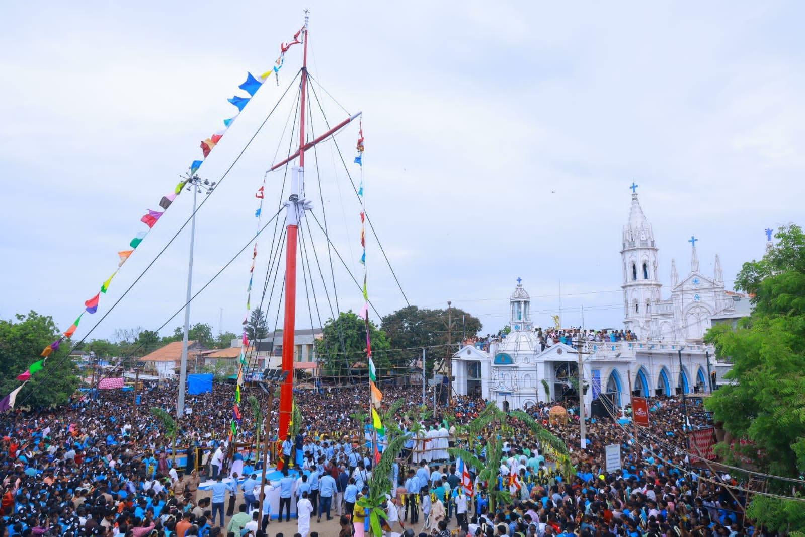 பனிமய மாதா..! 443-வது திருவிழா...! கொடியேற்றத்துடன் விமரிசையாகத் தொடக்கம்..!