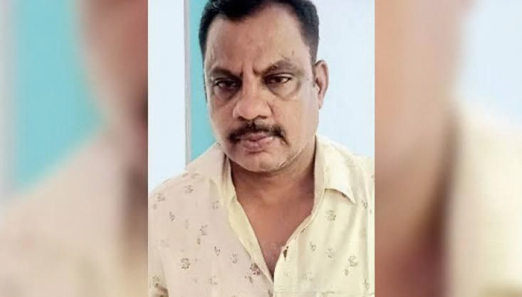 மாணவிகளுக்கு பாலியல் தொல்லை...! ஆசிரியர் அதிரடி கைது...!