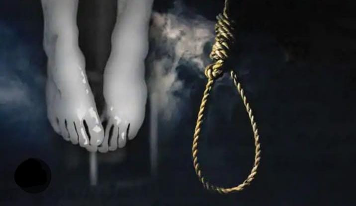 தீராத காதல்  - தடுமாறிய வாழ்க்கை - தற்கொலைகள் -தவிக்கும் குழந்தை ! 