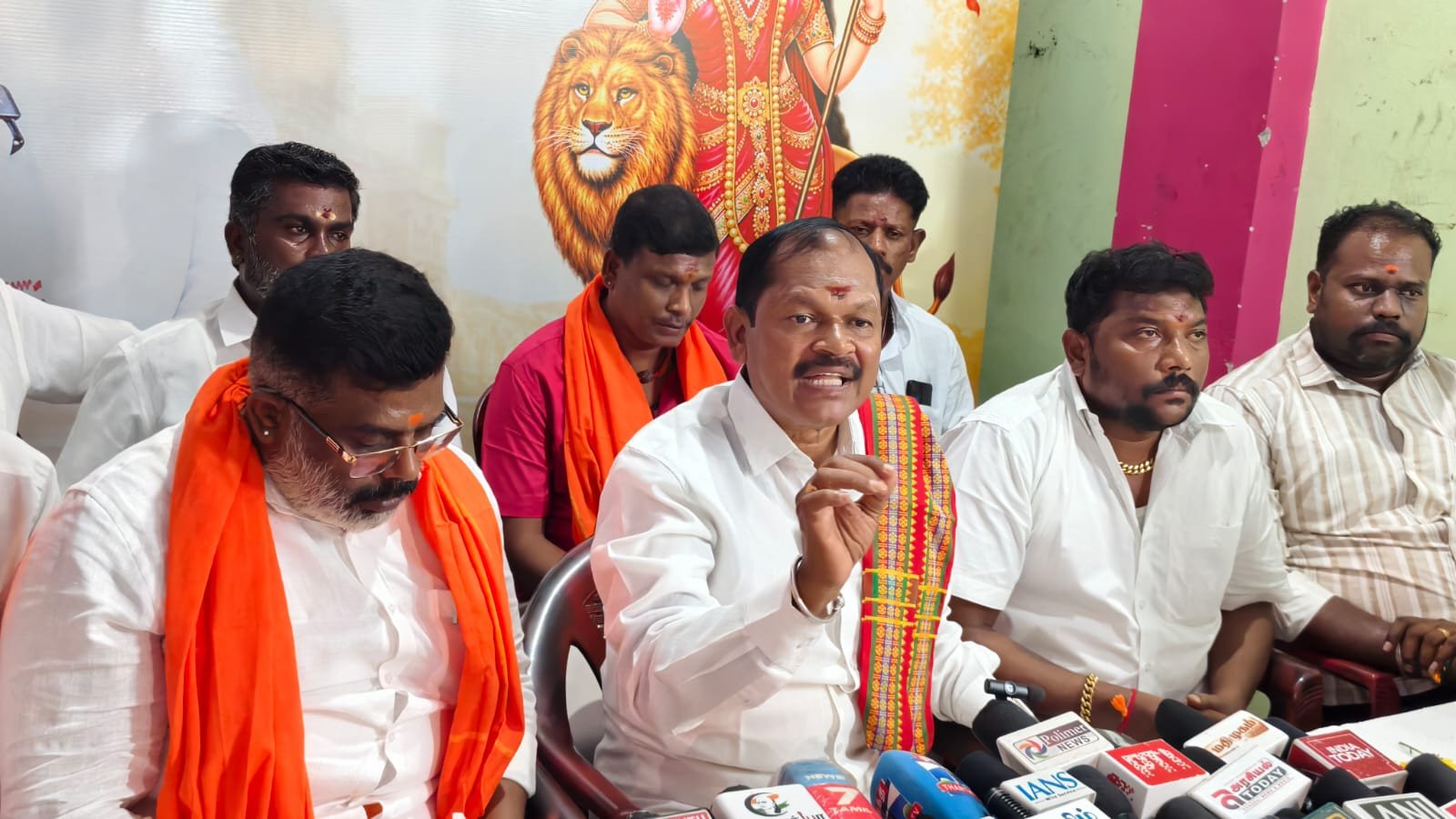 நடிகர் பிரகாஷ்ராஜுக்கு &hellip;..!!! இந்து மக்கள் கட்சி தலைவர் அர்ஜுன் சம்பத் சவால்.....!!!!!