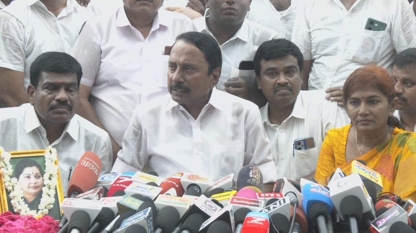 மனம் திறக்கும் முன்னாள் அமைச்சர்...! வெற்றி பெற முடியும்..!  பகீர் குற்றச்சாட்டு...!