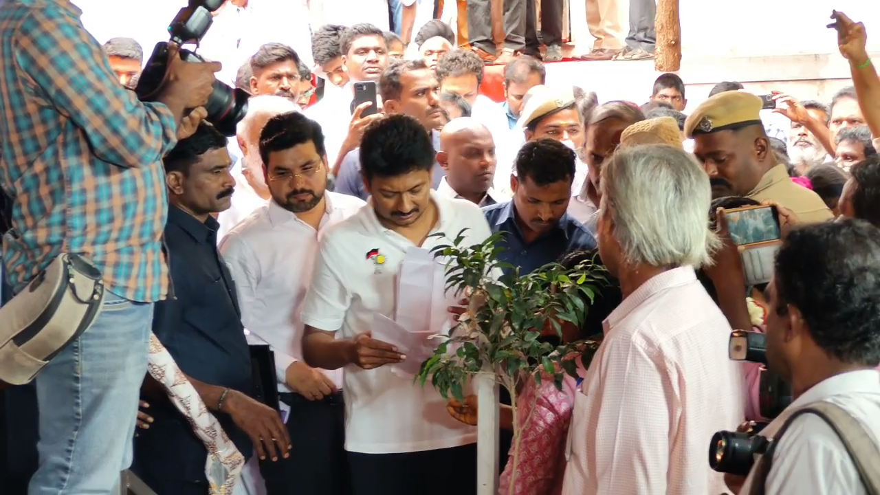 தேனியில் துணை முதல்வர்...! 9 புதிய சேவைகள் தொடக்கம்...! பொதுமக்கள் மகிழ்ச்சி...!