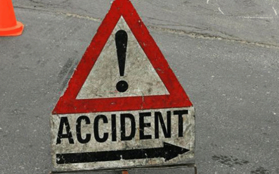 சாலையில் திடீர் சம்பவம்...! அச்சத்தில் வாகன ஓட்டிகள்...! 