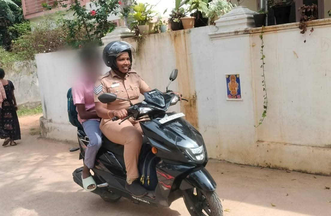 மொபைல் கேம்"  அடிமையான மாணவன்...!! அறிவுரை கூறி பள்ளிக்கு அனுப்பிய காவல்துறை....!! குவியும் பாராட்டு...!!!