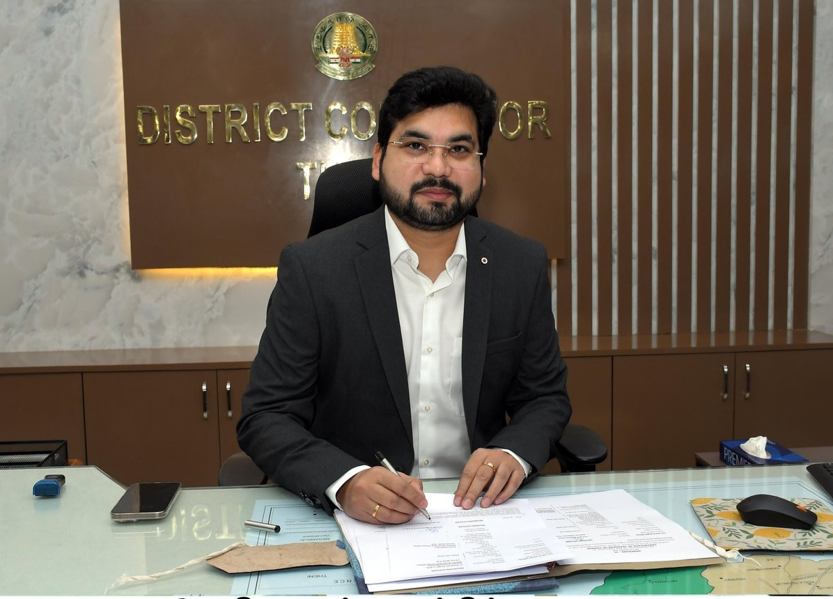 தேனி மாணவர்களுக்கு...! கலெக்டர் ரஞ்ஜீத் சிங் உதவித்தொகை அறிவிப்பு...! 